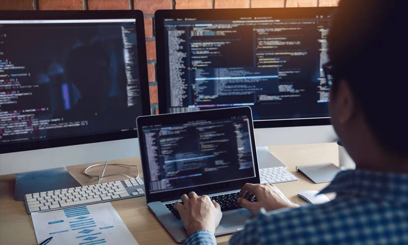 数据科学选型:R与Python如何赋能潮安区网站建设?